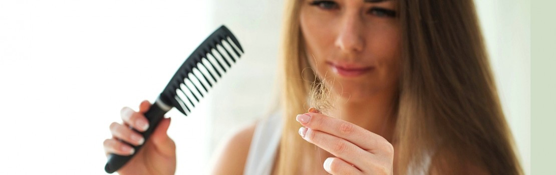 ako zastaviť vypadávanie vlasov